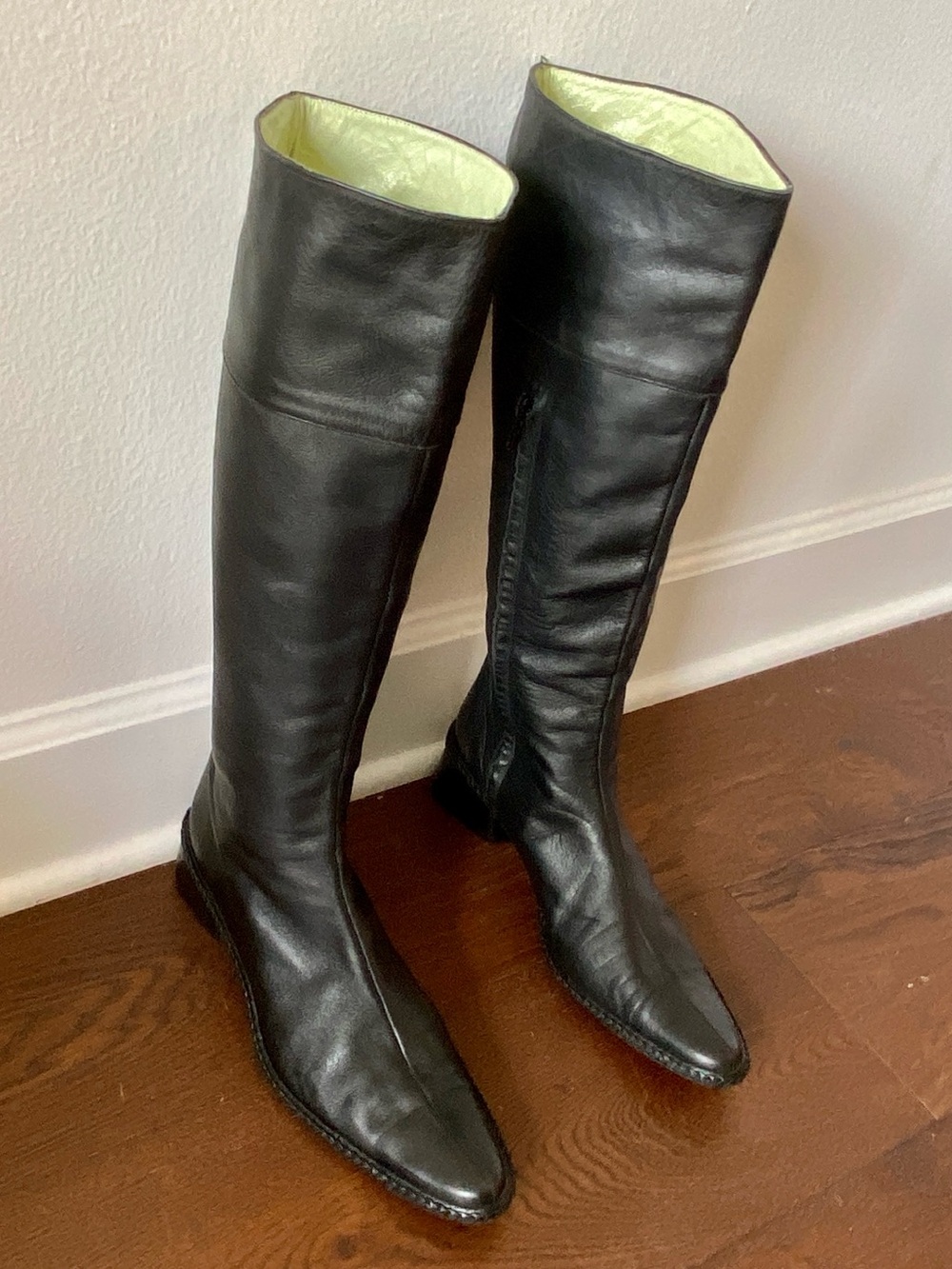 Sleek Black Knee-High Pointed Toe Heeled Riding Boots